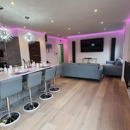 Central Penthouse With Hot Tub & Views 24 Cheltenham Exterior foto